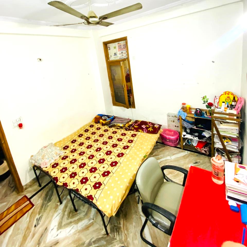 Dining area with large table and comfortable chairs for residents to enjoy meals together
