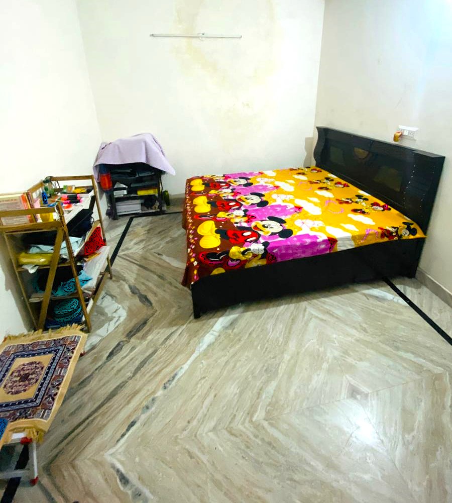 Cozy common area with comfortable seating, television, and plants in PG accommodation